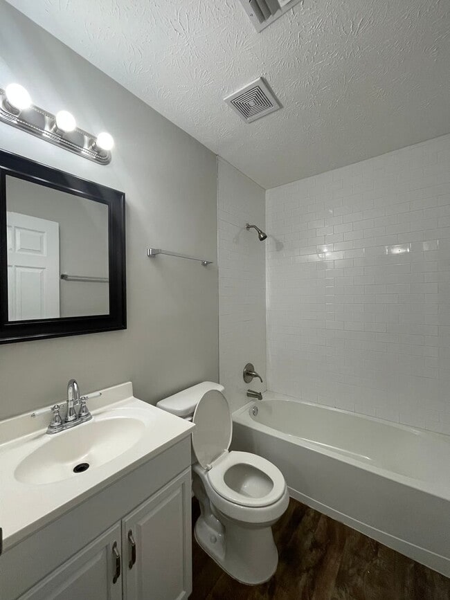 Building Photo - 133 Cedar Ct