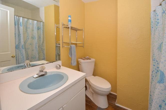 Full bathroom - 505 Milton St