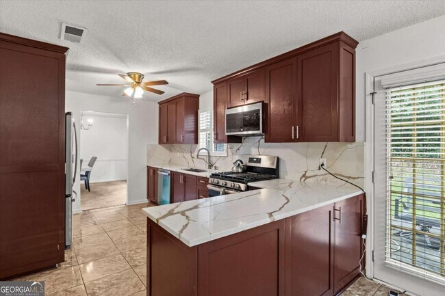 Building Photo - 285 Cascade Rise Ct SW