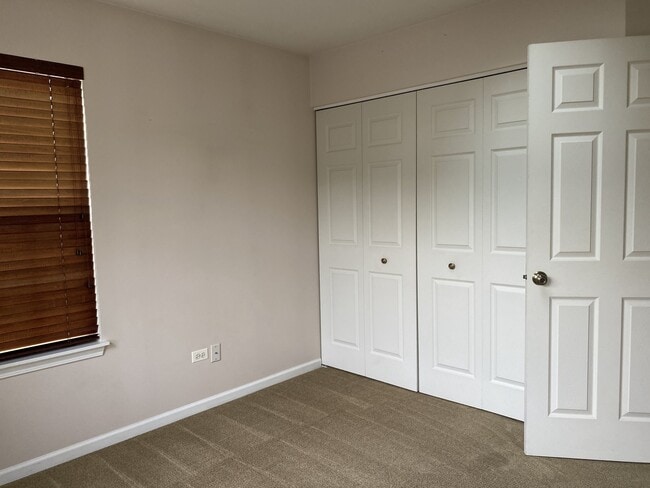 Building Photo - 2824 White Thorn Cir