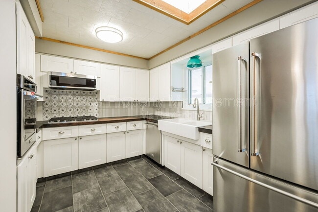 Building Photo - 7095 S Clermont Dr