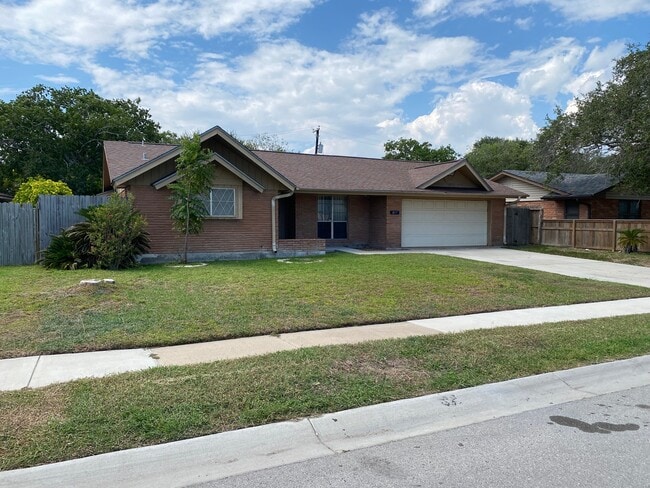 Building Photo - 857 Belmeade Dr