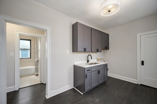 Building Photo - 1206 W 83rd St