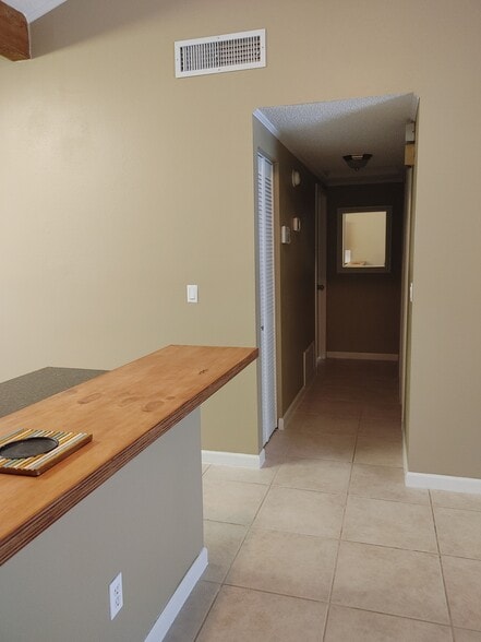 Building Photo - 2809 Cedaridge Dr