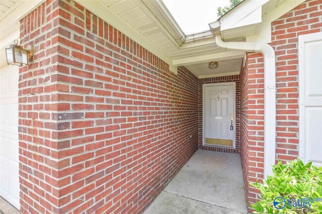 Building Photo - 136 Populus Dr