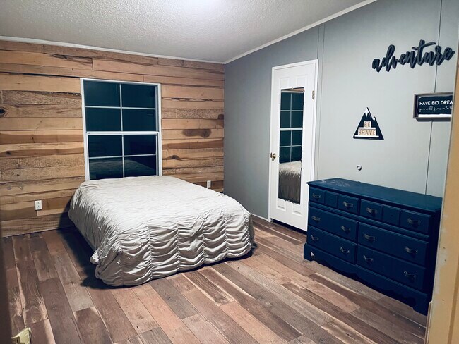 Building Photo - 294 Oscar Weeks Rd