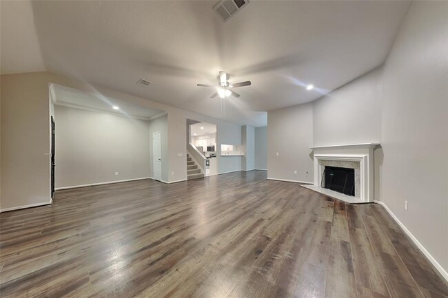 Building Photo - 7102 Blanco Pines Dr