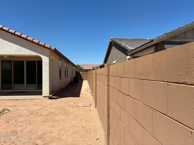 Building Photo - 813 S 107th Dr