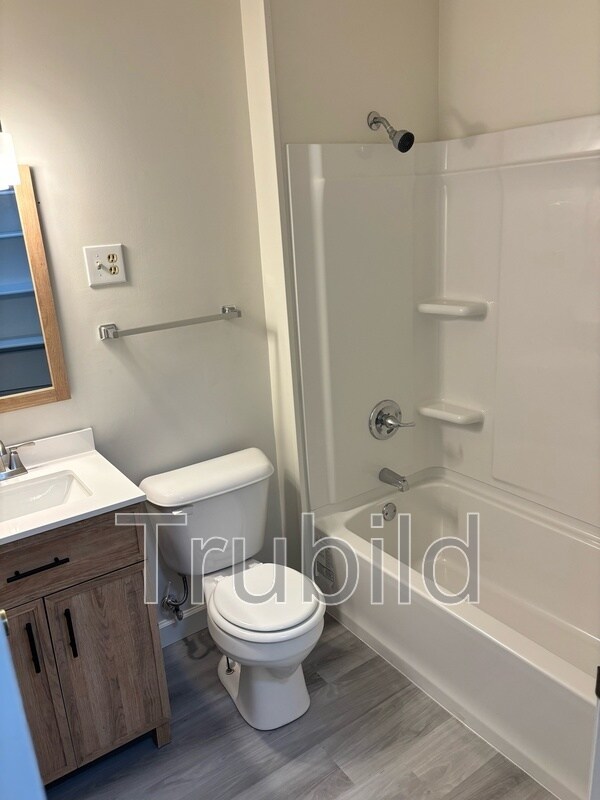 Building Photo - 246 Albatross St