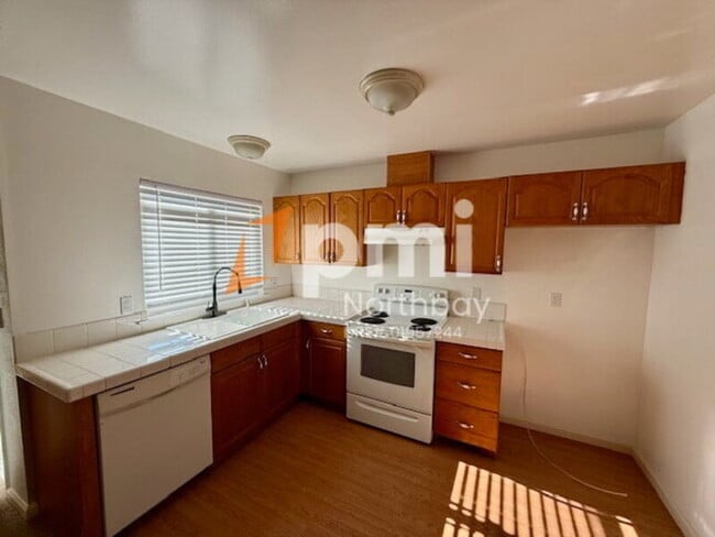 Building Photo - 808 Spoonbill Ln