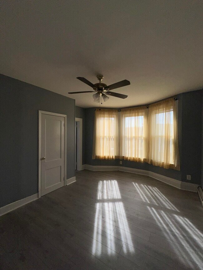 Building Photo - 209 Danforth Ave