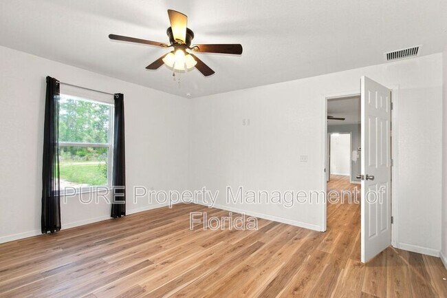 Building Photo - 11330 NE 66th Ln