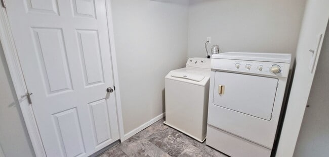 Building Photo - 1 Bed / 1 Bath Apartment