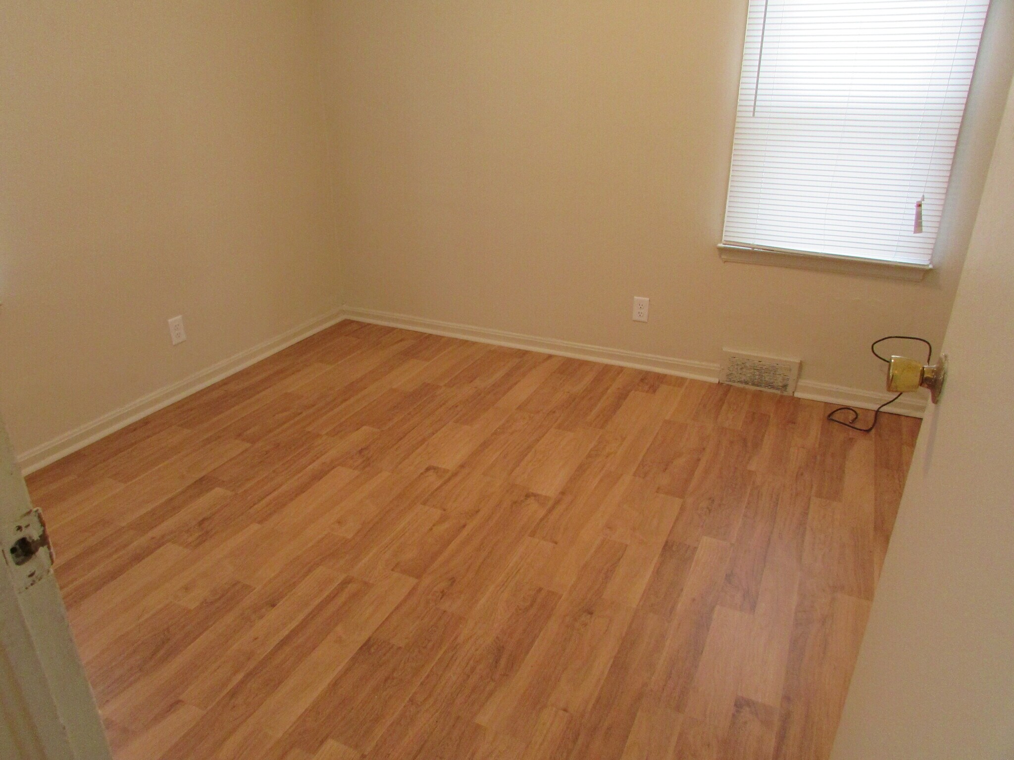 Building Photo - 2284 Hiawatha Park Dr