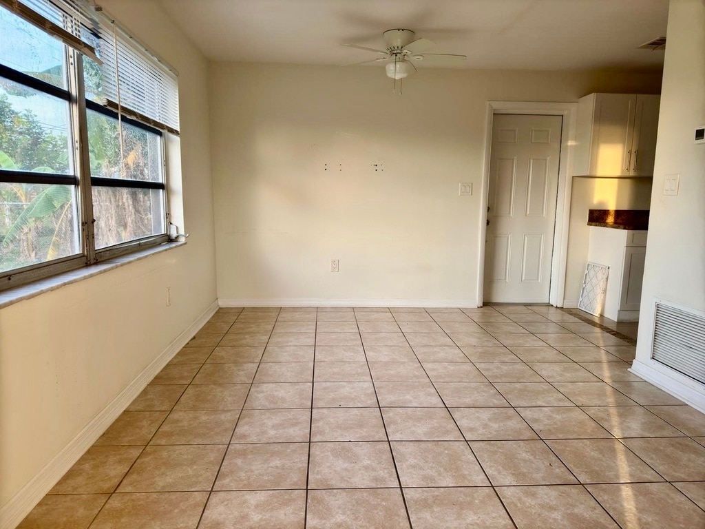 Building Photo - 230 SW 47th Ter