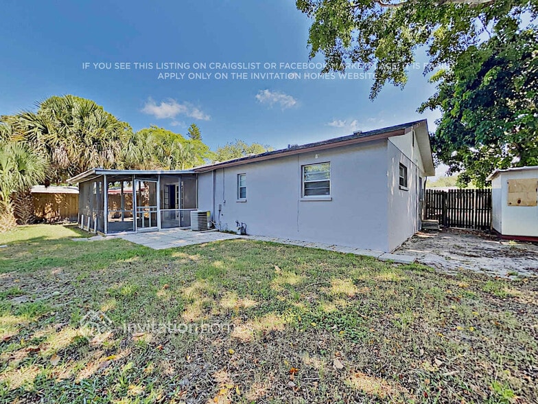 Building Photo - 808 65th Ave W