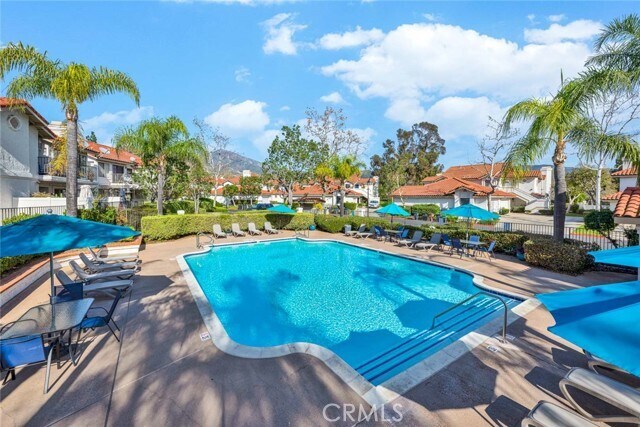 Building Photo - 10 Pantano