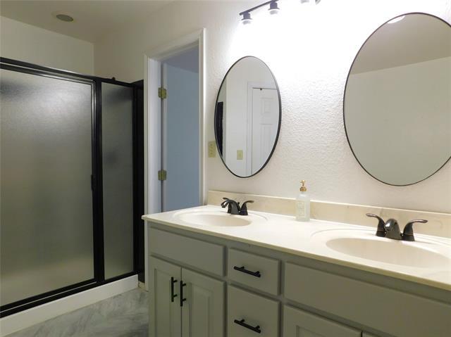 Building Photo - 10971 Lake Crest Dr