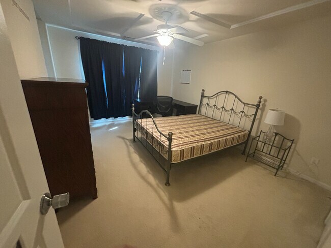 Building Photo - Room in Townhome on Sangre De Cristo Dr