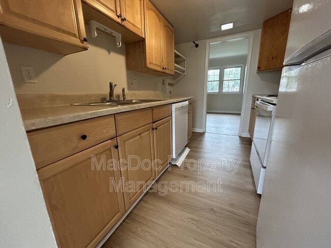 Building Photo - 2538 Sedgewick Pl