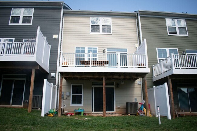 Building Photo - 2310 Avinity Ct