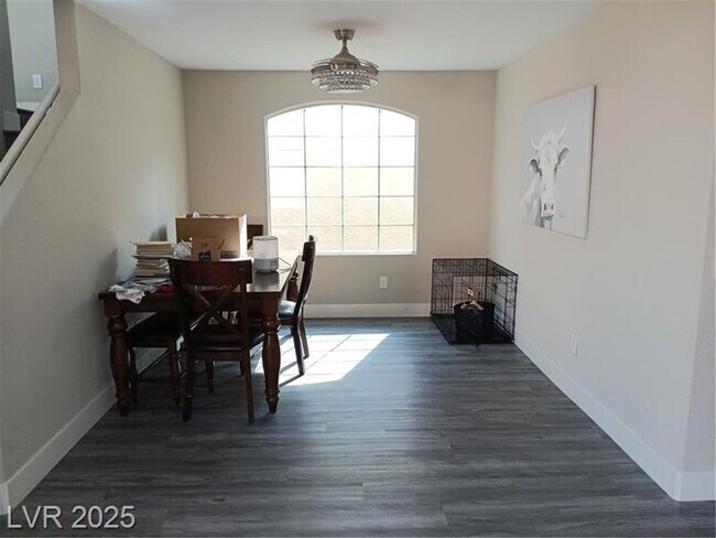 Building Photo - COMING SOON! NORTHWEST GEM! SPACIOUS HOME ...