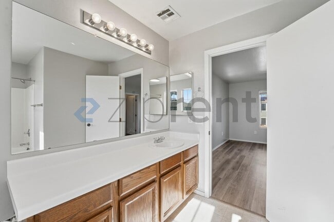 Building Photo - 3852 E Fruitvale Ave