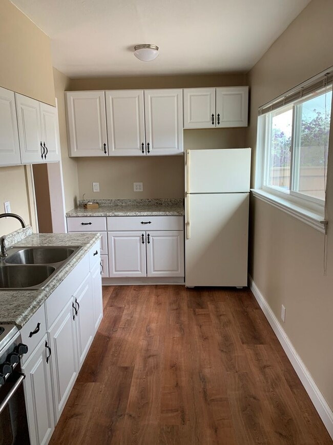 Building Photo - 2-Bedroom Home with Balcony in Orcutt – Pe...