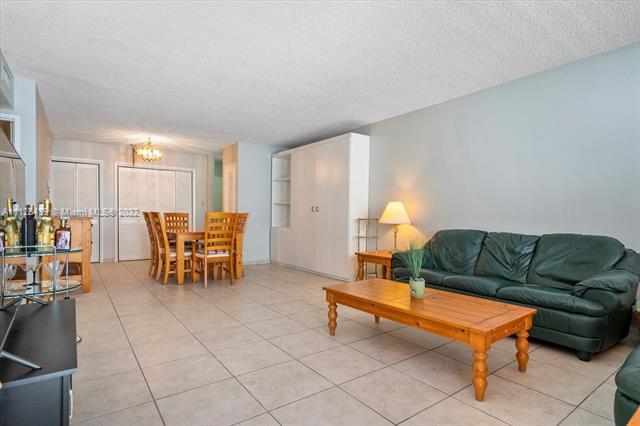 Building Photo - 9225 Collins Ave