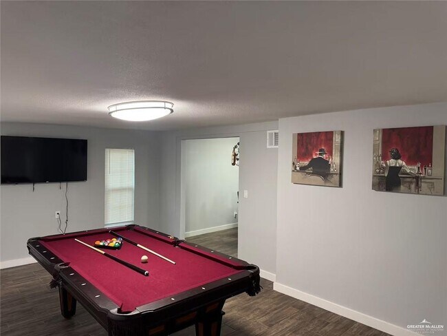 Building Photo - 3000 Royal Palms Cir
