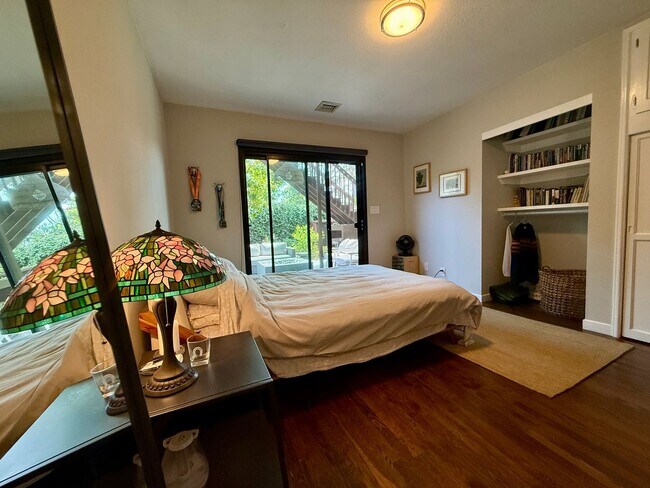 Building Photo - Unique 4 Bedroom House with OCEAN VIEWS in Sunset Cliffs! Fully Furnished! 6 Month Lease Term!