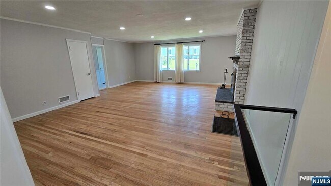 Building Photo - 40 Beechwood Rd