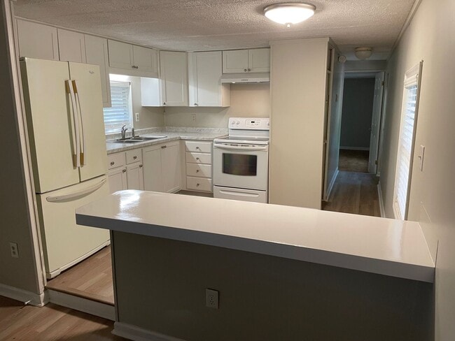 Building Photo - 3 BEDROOM 2 BA SINGLEWIDE  MOBILE HOME W R...