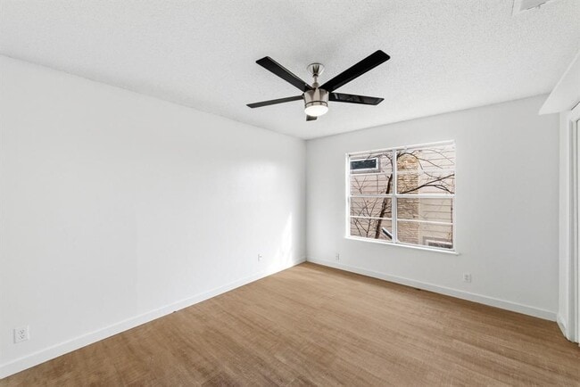 Building Photo - 3408 Dolphin Dr