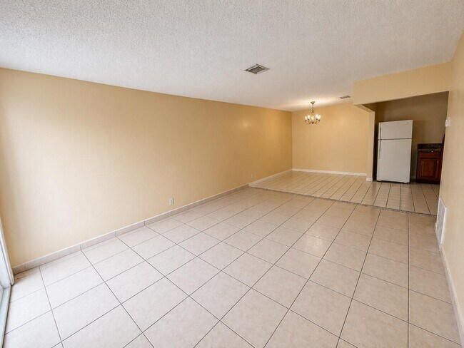 Building Photo - 4125 Woodside Dr