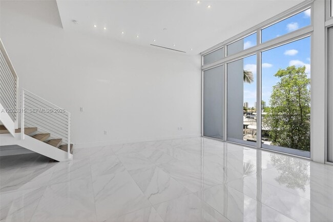 Building Photo - 3750 Yacht Club Dr