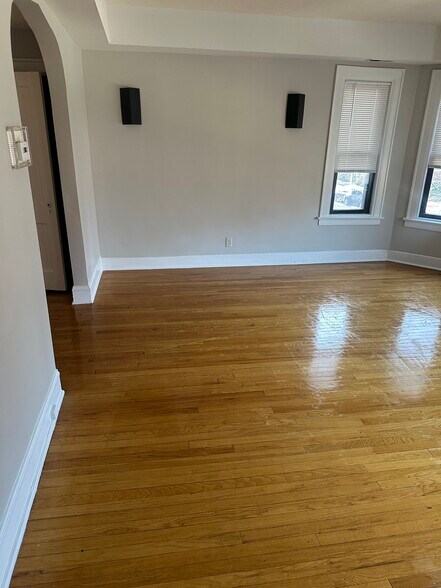 Livingroom - 8009 S Phillips Ave