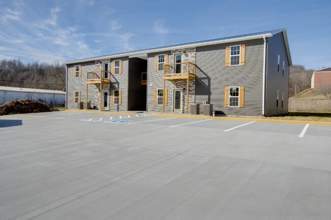 Building Photo - 138 Main St N