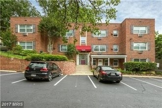Building Photo - Sunny 1BR/1BA Top Floor Condo in Takoma Park
