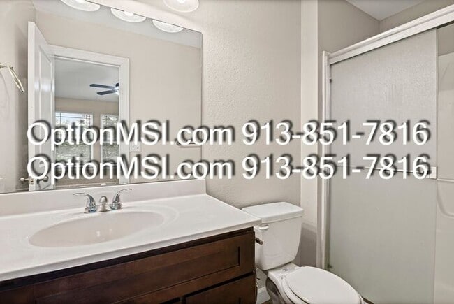 Building Photo - Townhome available in Piper schools