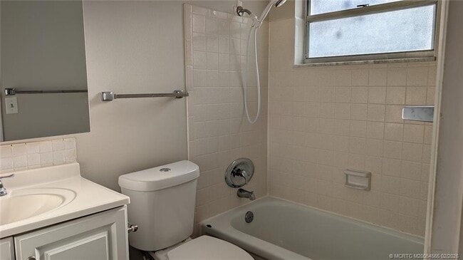 Building Photo - 2600 SE Ocean Blvd