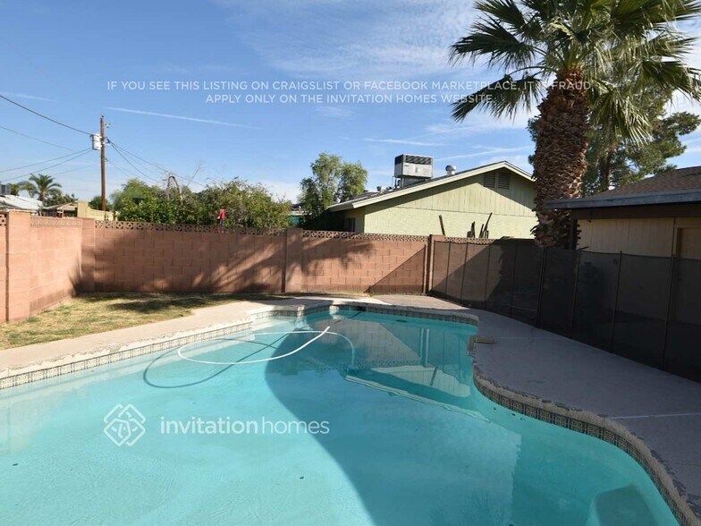 Building Photo - 4142 W Royal Palm Rd