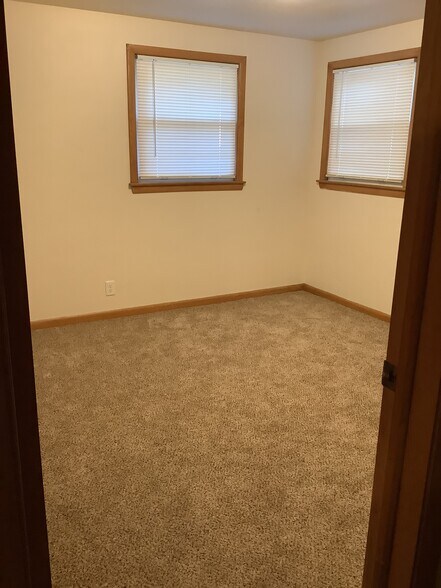 Bedroom - 835 Neufeld St