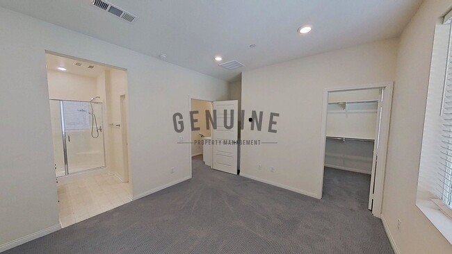 Building Photo - Beautiful Tri-Level 3Bd 2.5Ba Townhome in ...