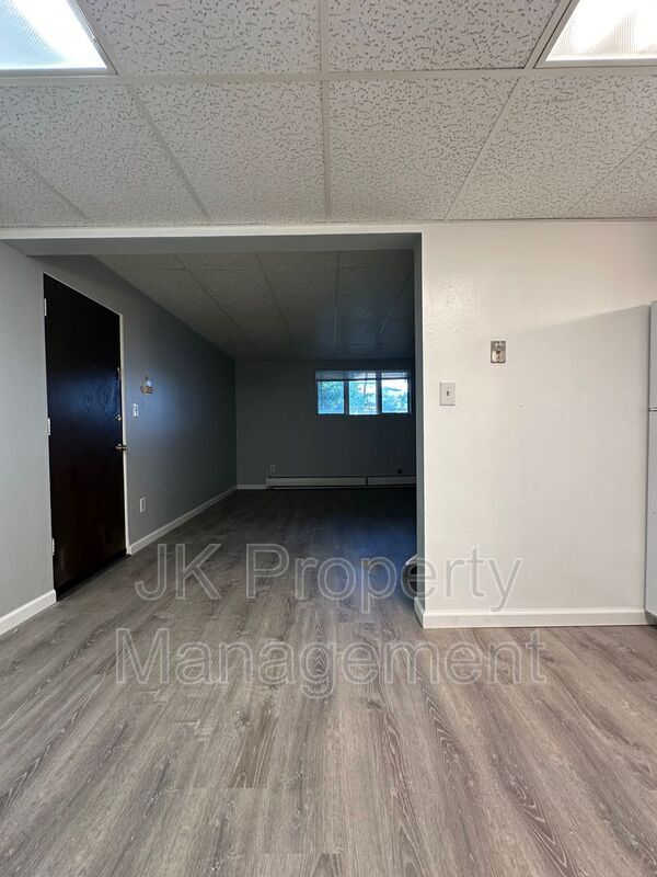 Building Photo - 1122 1st Ave SW