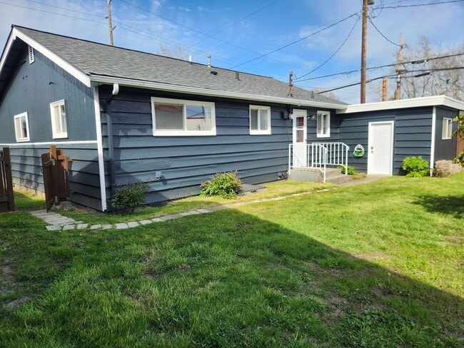 Building Photo - 708 Virginia St