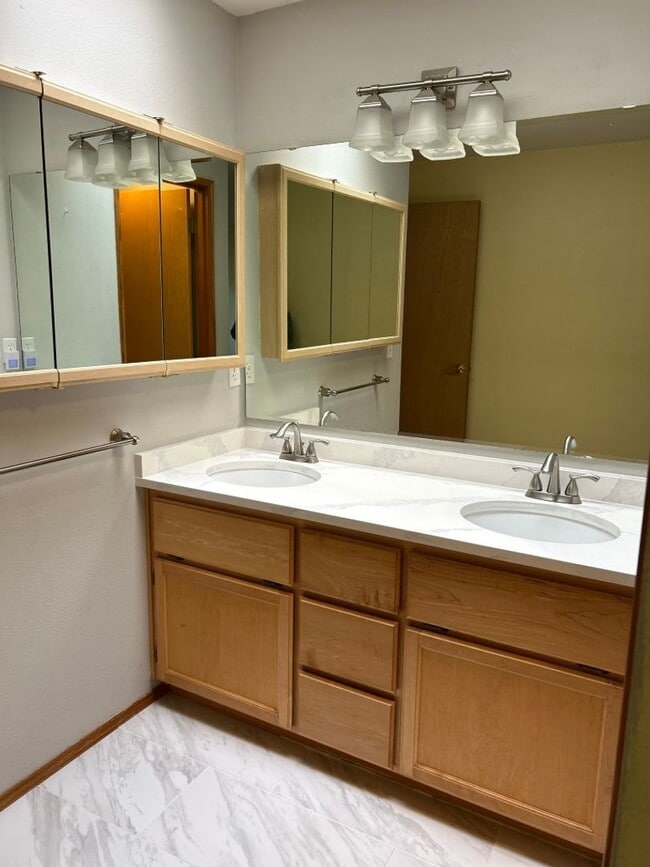 Building Photo - 3Bd/1.75Ba Kent House