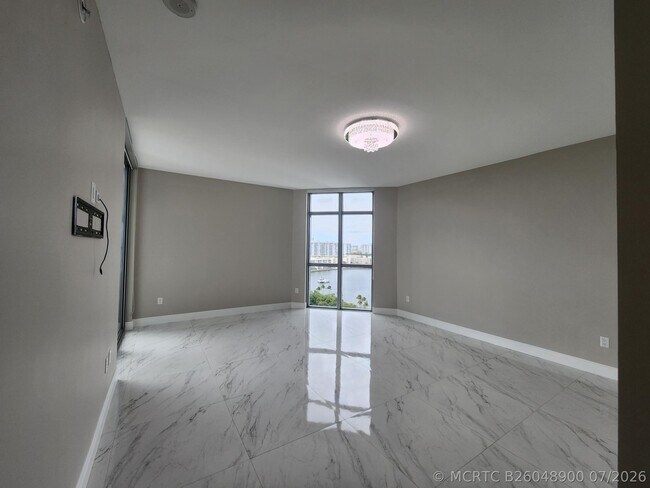 Building Photo - 17301 Biscayne Blvd