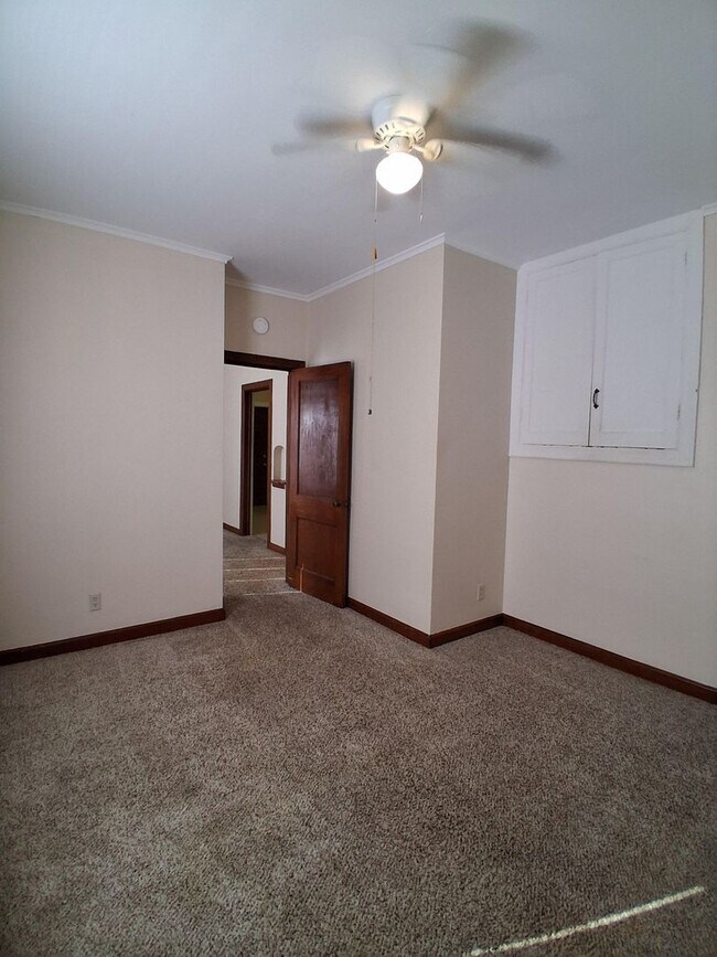 Building Photo - 903 18th Ave