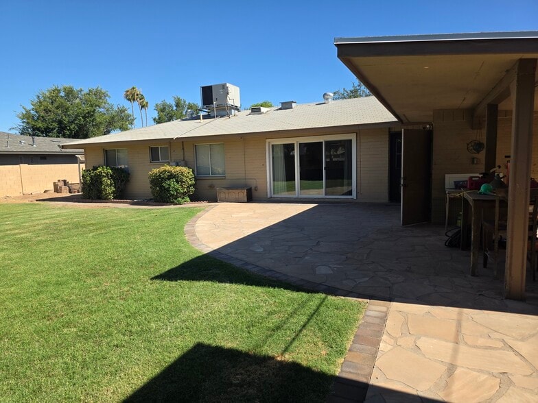 Building Photo - 1610 E Palo Verde Dr